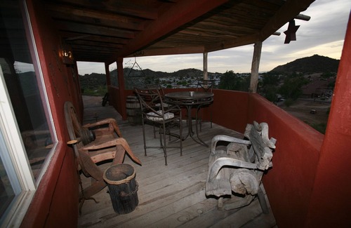 Paradise Valley Village House | BEAUTIFUL VIEW, UNIQUE, PRIVATE MOUNTAIN, GREAT LOCATION (2 Bedroom)