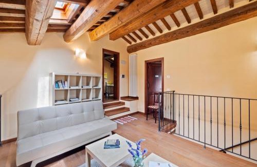 Belforte allʼIsauro Villa | Beautiful Villa in Belforte all'Isauro with Swimming Pool