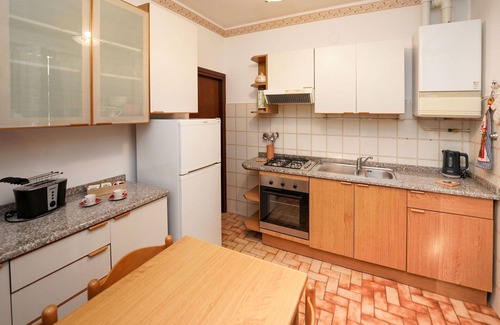 Laveno House | Beautiful villa for 5 people with WIFI, TV, terrace, pets allowed and parking
