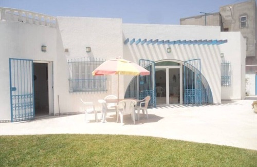 Tunis Centre Villa | Beautiful villa 5 minutes walk to the beachideal for adults and children.