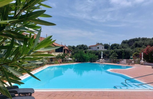 Pantai House | Beautiful villa for 6 people with pool, WIFI, TV, terrace and parking