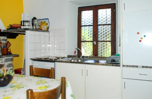 Gordola House | Beautiful villa for 3 guests with WIFI, TV, patio, pets allowed and parking
