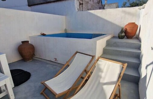Mourao Villa | Beautiful Villa w/Pool & Patio 5m from the Beach