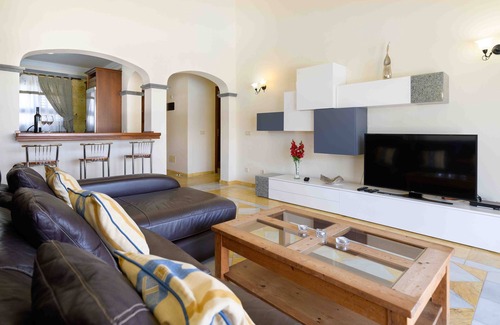 Montana Roja Villa | Beautiful villa with private pool