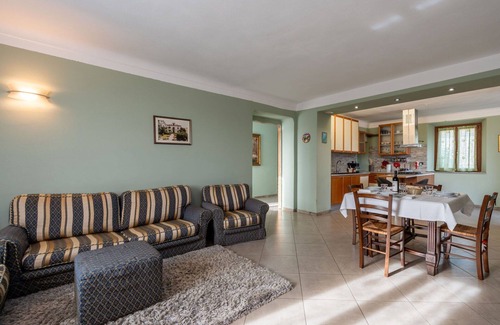 Gottasecca House | Beautiful villa with WIFI, hot tub, TV, patio, pets allowed, panoramic view and parking