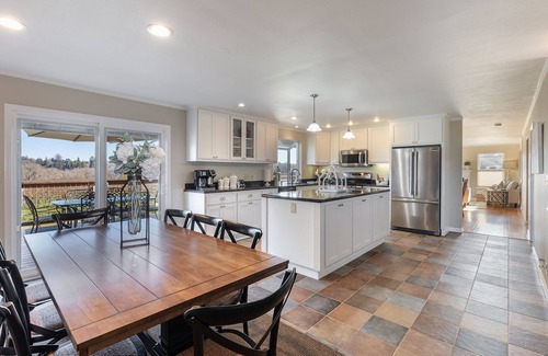 Graton House | Beautiful Vineyard Ranch House