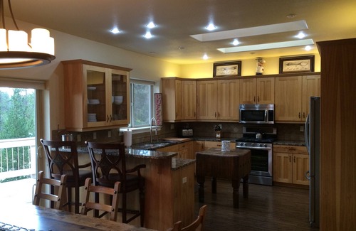 Deer Park House | Beautiful, Well Laid Out 3000sqft , Nicely decorated home. Sleeps 10