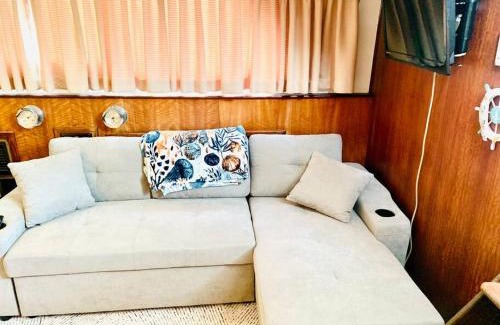 Clayton Boat Rental | Beautiful Yacht in Clayton, NY!