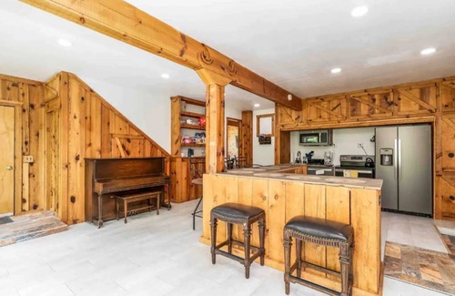 Trimble House | Beautiful yard, near hot springs/trails, dogs welc