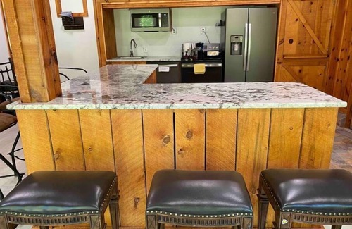 Trimble House | Beautiful yard, near hot springs/trails, dogs welc