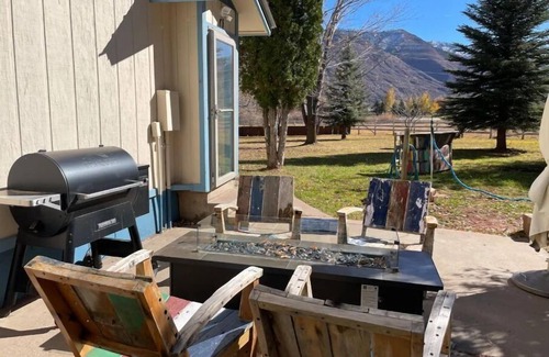 Trimble House | Beautiful yard, near hot springs/trails, dogs welc