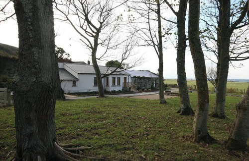Girvan Cottage | Beautifully appointed single storey cottage with delightful sea and countryside views.