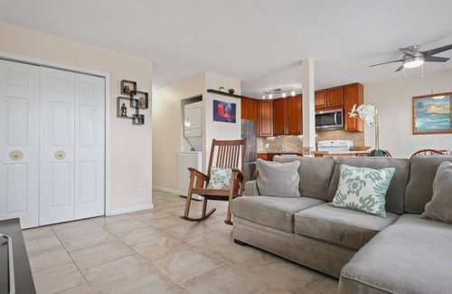 Honalo Condo | Beautifully appointed 2-bed, 1-bath condo in the heart of Kealakekua, Big Island of Hawaii.
