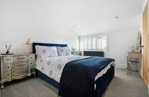 Colchester House | Beautifully Extended Family Cottage !
