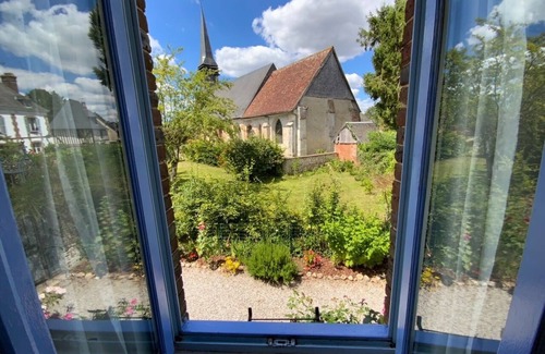 Avernes-Saint-Gourgon Cottage | Beautifully converted detached Coach House in Normandy village