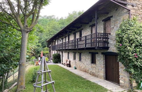 Mombarcaro House | Beautifully located holiday home with private pool