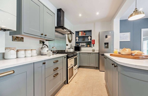 Fossebridge Cottage | Beautifully presented dog friendly holiday home -Lakeside House