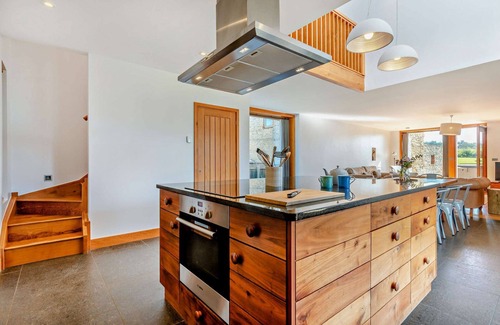 Great Tew Cottage | Beautifully presented Cotswold holiday cottage with a hot tub - Walnut Barn