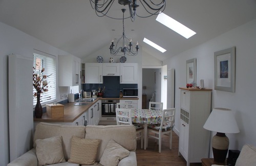 Gumley House | Beautifully renovated 2 bedroom cottage