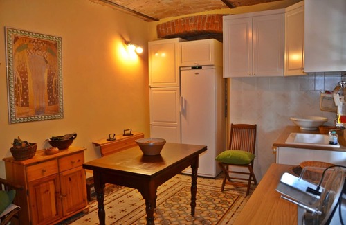 Montabone House | Beautifully renovated farmhouse with large pool - home cinema - pizza oven