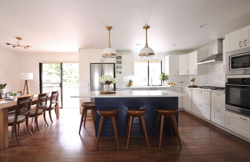Inglewood-Finn Hill House | Beautifully renovated hot-tub, large fenced backyard, pet friendly