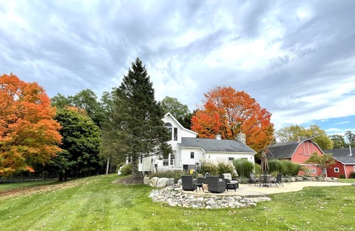 Metamora House | Beautifully restored 1890 barn sleeps 14
