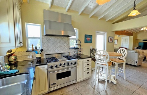 Villa Primera House | Beautifully Updated Pet-Friendly Sound View Cottage!