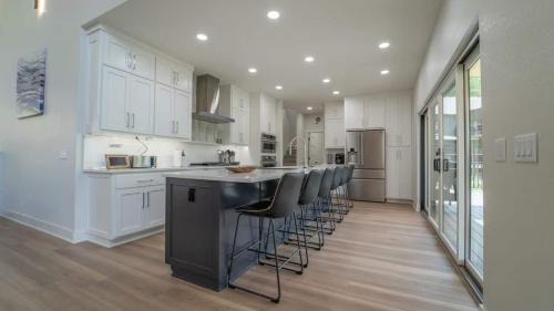 Rogers Apartment | Beaver Lake Retreat with Hot Tub & Game Room