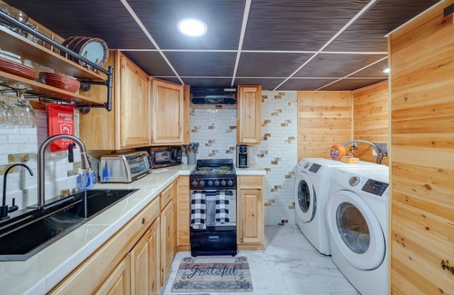 Beckley Apartment | Beckley Studio w/Private Hot Tub & Home Gym!