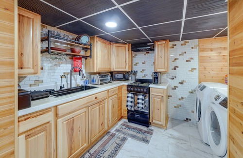 Beckley Apartment | Beckley Studio w/Private Hot Tub & Home Gym!