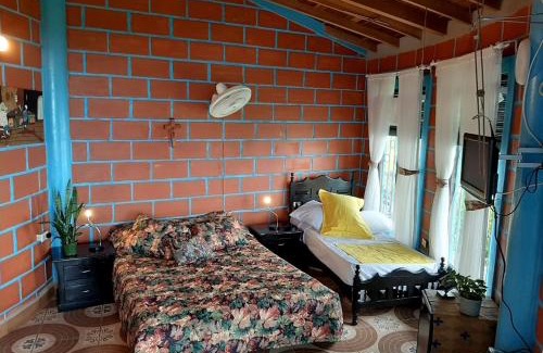Titiribi Bed & Breakfast | Bed and bath at Villacarolina