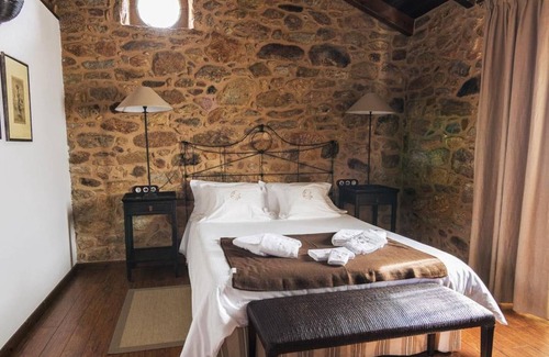 Camarinas Bed & Breakfast | Bed and Breakfast 'Alcatraz' with Private Garden and Wi-Fi