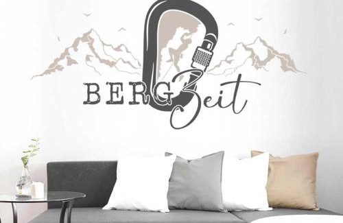 Glarus Sued House | Bed and Breakfast Bergzeit - Die Älplersuit