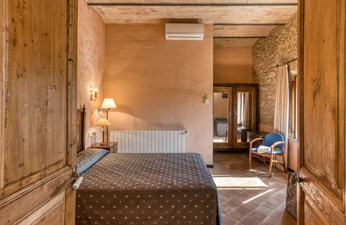 Serra de Daro Bed & Breakfast | Bed and Breakfast 'Llavià' with Shared Pool, Wi-Fi and Air Conditioning