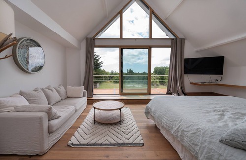 Ploeren Bed & Breakfast | Bed and Breakfast 'Suite Cathédrale - Ty Castel' with Shared Pool, Shared Garden and Wi-Fi