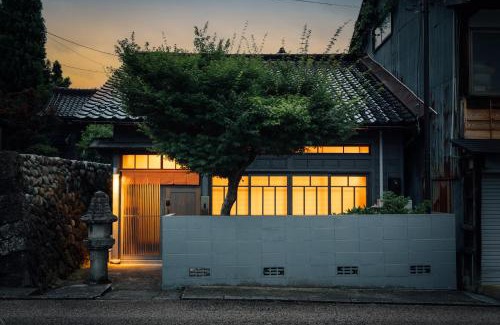 Inami House | Bed and Craft
