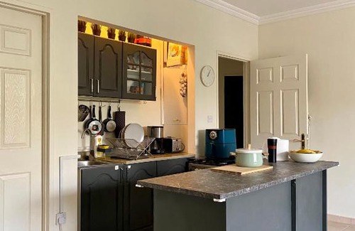 Doha House | bedroom flat first floor with swimming pool