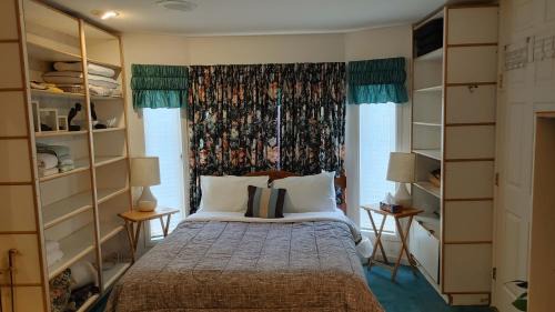 South Central Bed & Breakfast | Beds By the Bridge