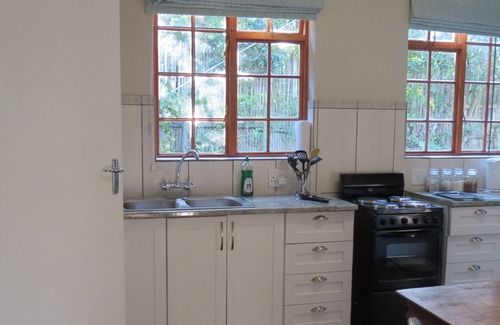 Grahamstown House | Bedsitter with on-suite bathroom and full Kitchen