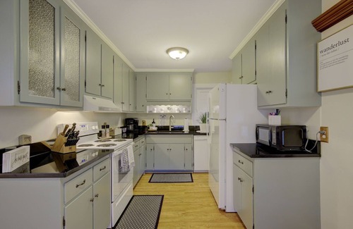 Schley Cottage | Bee Humble Cottage w/in 20mins to Public Beaches