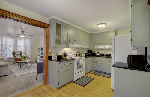 Schley Cottage | Bee Humble Cottage w/in 20mins to Public Beaches
