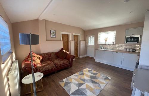 Billingshurst Apartment | Beech Cottage