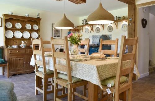 Newton Abbot House | Beech Tree Cottage At Blackaton Manor Farm