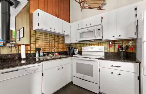 Beech Mountain Condo | Beechside Basecamp