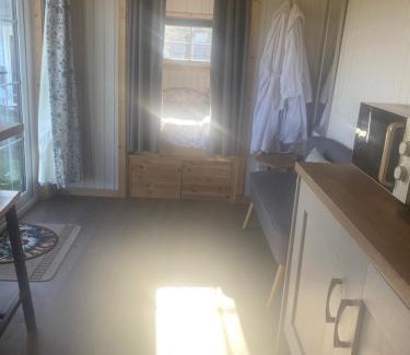 Coleraine Apartment | Beehive retreat & Hot tub