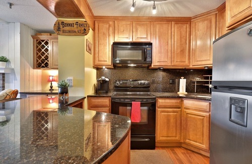 Killington Condo | Behnke Family Retreat: Mountain View 1BR/1BA Condo at Mountain Green Resort. Ski Shuttle