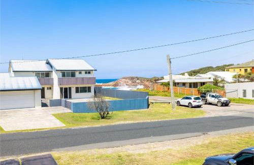 Anna Bay House | Bel Air, 8A Ocean Ave - pet friendly, water views and air con