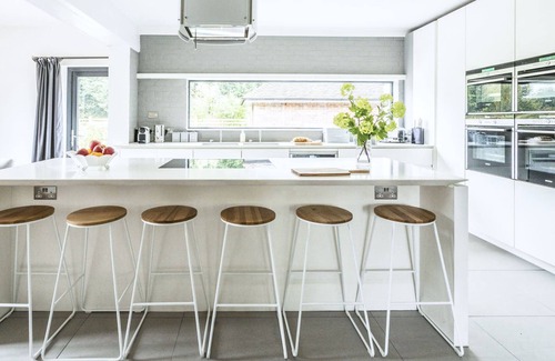 Birdham House | Bell Lodge 'AA Five Star' home close to West/East Wittering beaches sleeps 14