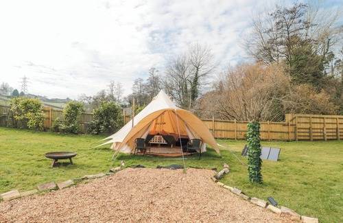 Shoscombe Cottage | BELL TENT 3, romantic, character holiday cottage in Timsbury