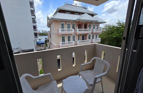 Wat Sam Phraya House | Bella Bella Riverview